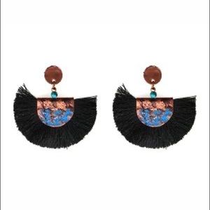 Antique look tassel thread fan fringe black earrings
